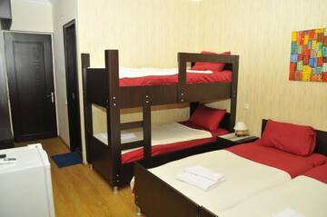 Фото номера Стандартный четырехместный номер Отель Alma-Ata Hotel г. Боржоми 7