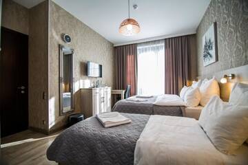 Фото номера Улучшенный трехместный номер Отель Milano Palace Borjomi г. Боржоми 8