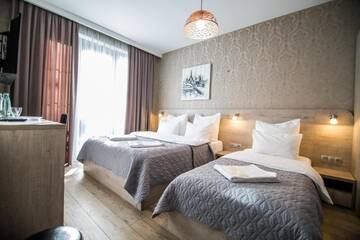 Фото номера Улучшенный трехместный номер Отель Milano Palace Borjomi г. Боржоми 7