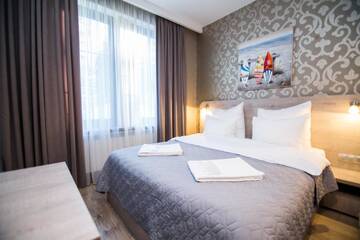 Фото номера Улучшенный двухместный номер с 1 кроватью Отель Milano Palace Borjomi г. Боржоми 3