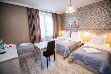 Фото номера Классический четырехместный номер Отель Milano Palace Borjomi г. Боржоми 3
