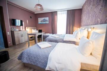Фото номера Классический четырехместный номер Отель Milano Palace Borjomi г. Боржоми 7