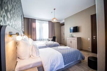 Фото номера Улучшенный трехместный номер Отель Milano Palace Borjomi г. Боржоми 28
