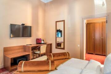 Фото номера Люкс с видом на горы Отель Golden Tulip Borjomi г. Боржоми 7