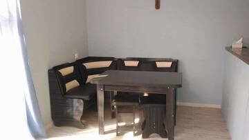 Фото номера Трехместный номер с видом на горы Курортные отели Guest House Medea г. Боржоми 7
