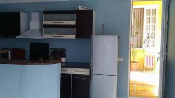 Фото номера Трехместный номер с видом на горы Курортные отели Guest House Medea г. Боржоми 8