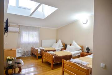 Фото номера Классический трехместный номер Отель Hotel Victoria г. Боржоми 3