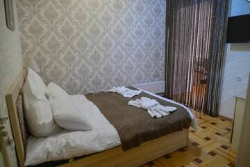 Фото номера Улучшенный двухместный номер с 1 кроватью Отель Hotel Victoria г. Боржоми 4