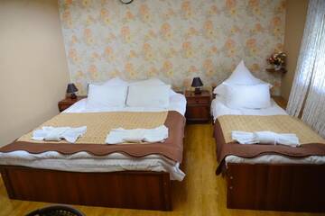 Фото номера Стандартный трехместный номер Отель Hotel Victoria г. Боржоми 3