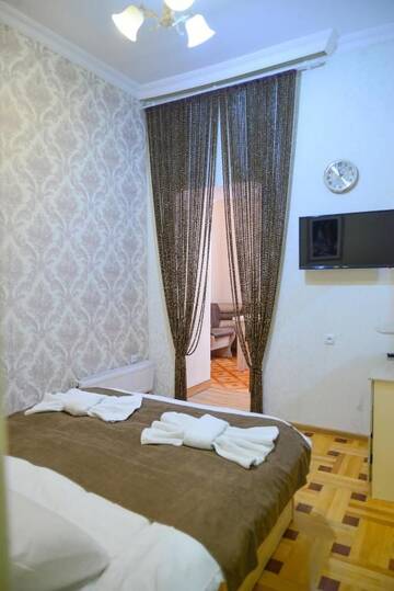 Фото номера Улучшенный двухместный номер с 1 кроватью Отель Hotel Victoria г. Боржоми 6