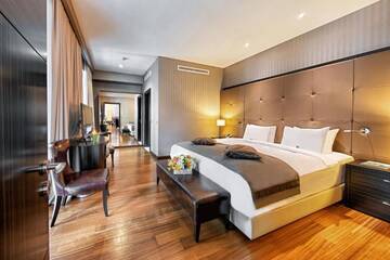 Фото номера Представительский люкс - Для некурящих Отель Crowne Plaza - Borjomi г. Боржоми 2