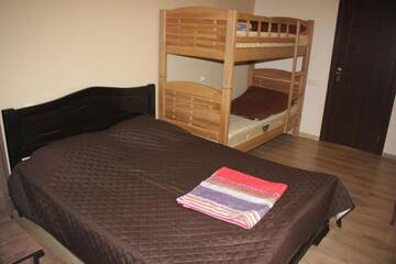 Фото номера Трехместный номер Хостелы RiverSide Hostel Borjomi г. Боржоми 10