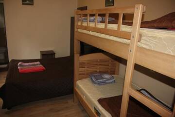 Фото номера Трехместный номер Хостелы RiverSide Hostel Borjomi г. Боржоми 11