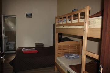 Фото номера Трехместный номер Хостелы RiverSide Hostel Borjomi г. Боржоми 12