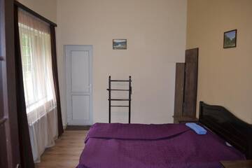 Фото номера Трехместный номер Хостелы RiverSide Hostel Borjomi г. Боржоми 17