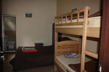 Фото номера Трехместный номер Хостелы RiverSide Hostel Borjomi г. Боржоми 3