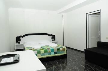Фото номера Трехместный номер с основными удобствами Гостевой дом HOTEL Tacho г. Боржоми 7