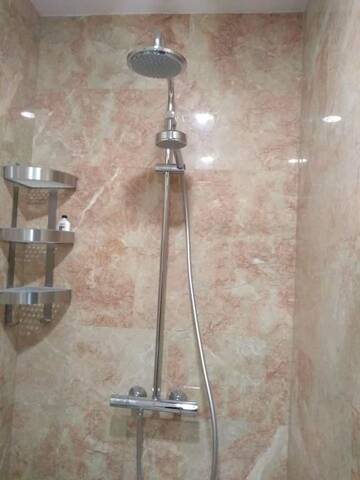 Фото номера Двухместный номер Делюкс с 1 кроватью и балконом Гостевой дом Luxury studio at Pirosmani 22 in central Borjomi г. Боржоми 19