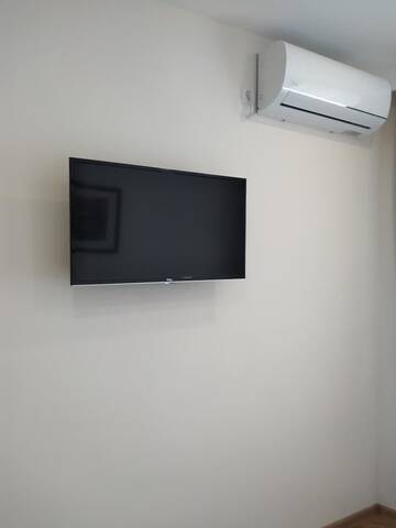 Фото номера Двухместный номер Делюкс с 1 кроватью и балконом Гостевой дом Luxury studio at Pirosmani 22 in central Borjomi г. Боржоми 7