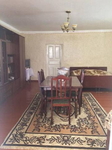Фото номера Трехместный номер с балконом Гостевой дом Papuna Guest House г. Боржоми 3