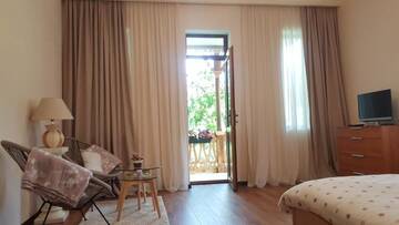 Фото номера Дом с 2 спальнями Дома для отпуска Hillside Orbeliani Residence г. Боржоми 54