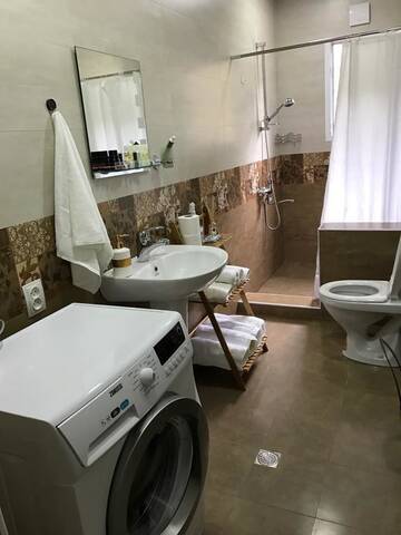 Фото номера Дом с 2 спальнями Дома для отпуска Hillside Orbeliani Residence г. Боржоми 25