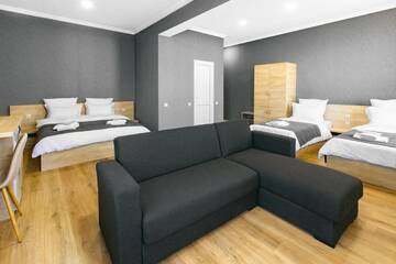 Фото номера Четырехместный номер с балконом Отель Hotel Caucasus Borjomi г. Боржоми 3
